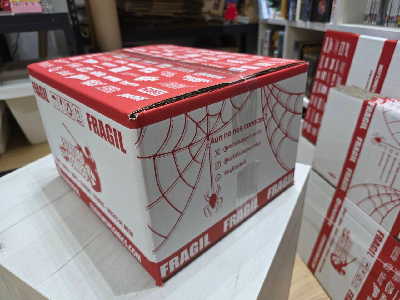 Caja personalizada de Estatuas y Cómics