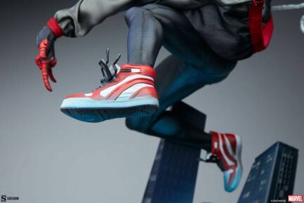 MILES MORALES - MARVEL - PREMIUM FORMAT - 60 CM - SIDESHOW COLLECTIBLES - Imagen 12