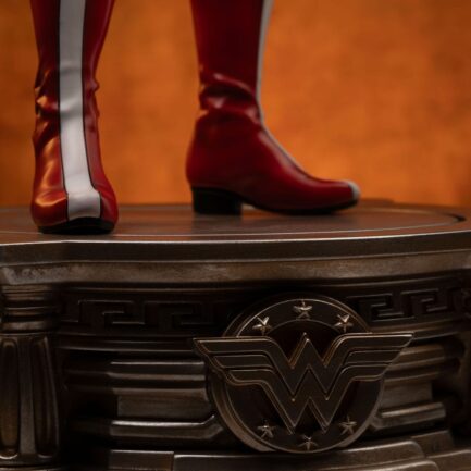 WONDER WOMAN DC TRINITY - DC COMICS - LEGACY REPLICA 1/4 - Imagen 2