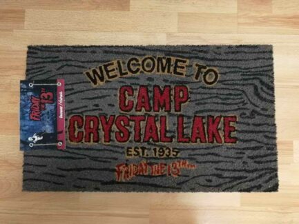 FELPUDO 60X40 CM WELCOME CAMP CRYSTAL LAKE - VIERNES 13