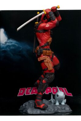 DEADPOOL (DEADPOOL #1) – MARVEL – 1/10 SCALE COLLECTIBLE W/SCENE – 17 CM – MCFARLANE TOYS