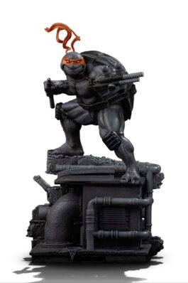 MICHELANGELO BLACK AND WHITE VARIANT (EXCLUSIVE) – TEENAGE MUTANT NINJA TURTLES – ART SCALE 1/10 – IRON STUDIOS