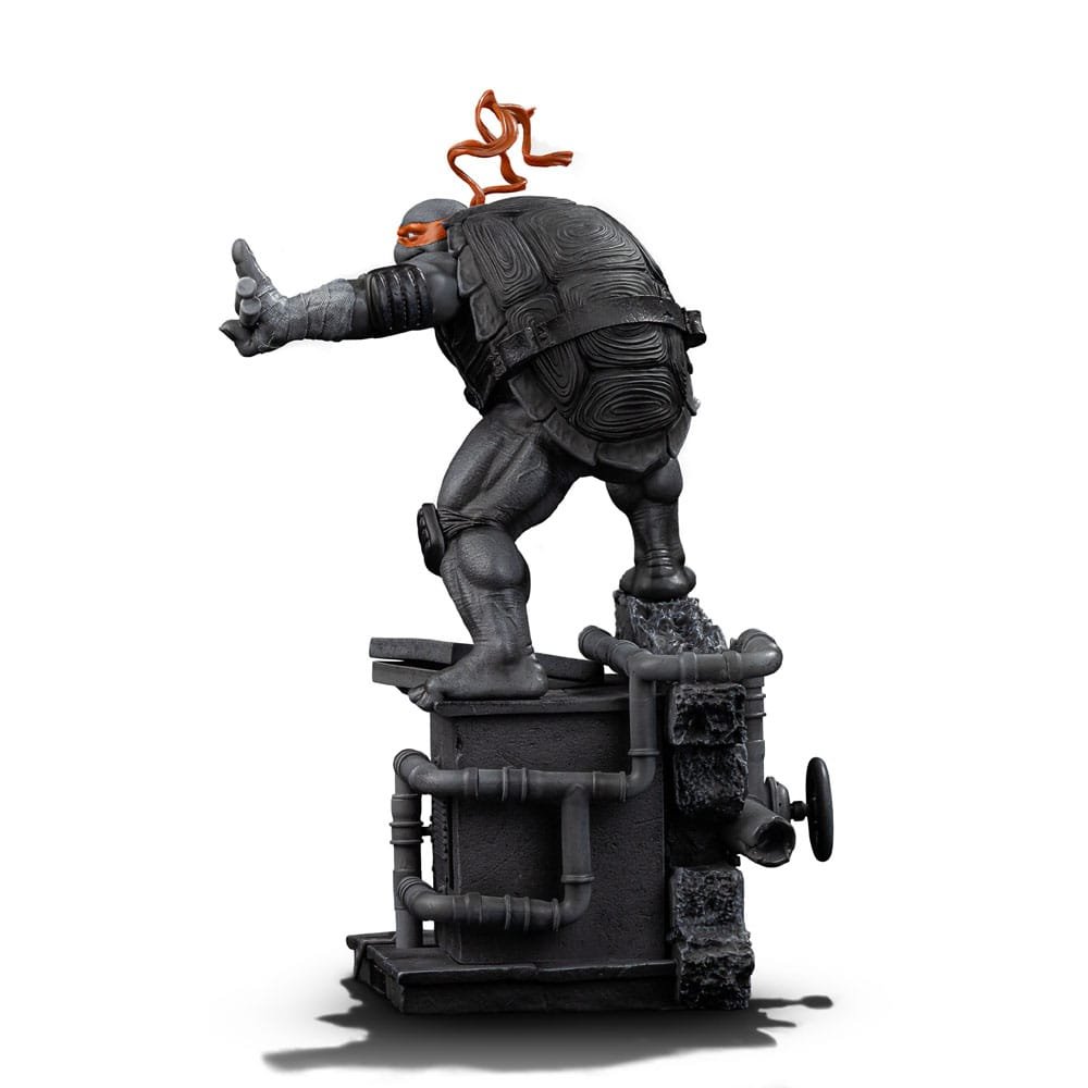 MICHELANGELO BLACK AND WHITE VARIANT (EXCLUSIVE) - TEENAGE MUTANT NINJA TURTLES - ART SCALE 1/10 - IRON STUDIOS - Imagen 3