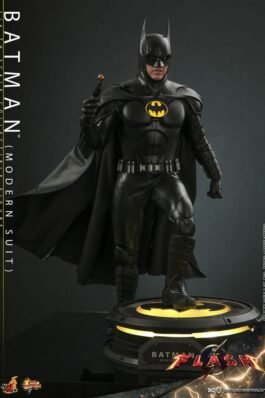 THE FLASH FIGURA MOVIE MASTERPIECE 1/6 BATMAN (MODERN SUIT) 30 CM – HOT TOYS