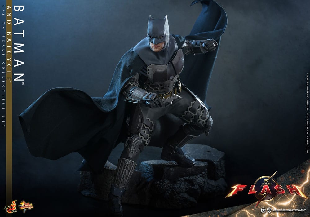 THE FLASH FIGURA CON VEHÍCULO MOVIE MASTERPIECE 1/6 BATMAN & BATCYCLE SET 30 CM - HOT TOYS - Imagen 9