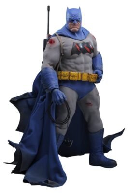 BATMAN: THE DARK KNIGHT RETURNS COMIC MASTERPIECE BATMAN (BATTLE DAMAGED VERSION) – DC COMICS – 1/6 – HOT TOYS