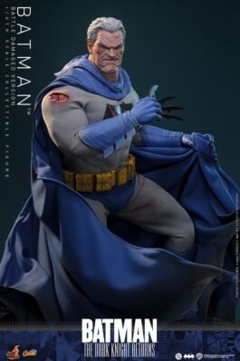 BATMAN: THE DARK KNIGHT RETURNS COMIC MASTERPIECE BATMAN (BATTLE DAMAGED VERSION) – DC COMICS – 1/6 – HOT TOYS