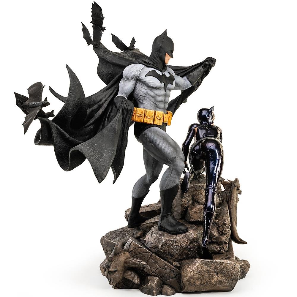 BATMAN & CATWOMAN REUNION - BATMAN - 1/4 SCALE STATUE - 67CM - PUREARTS - Imagen 3
