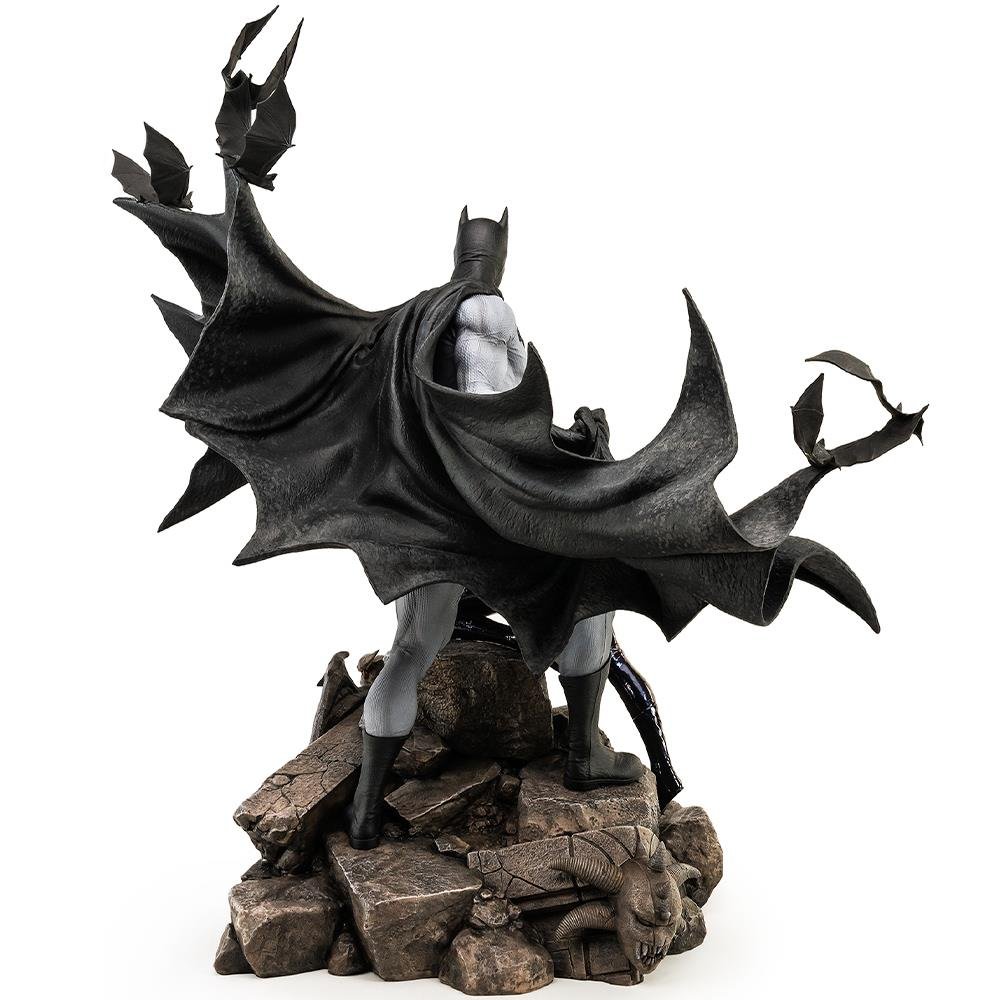 BATMAN & CATWOMAN REUNION - BATMAN - 1/4 SCALE STATUE - 67CM - PUREARTS - Imagen 4