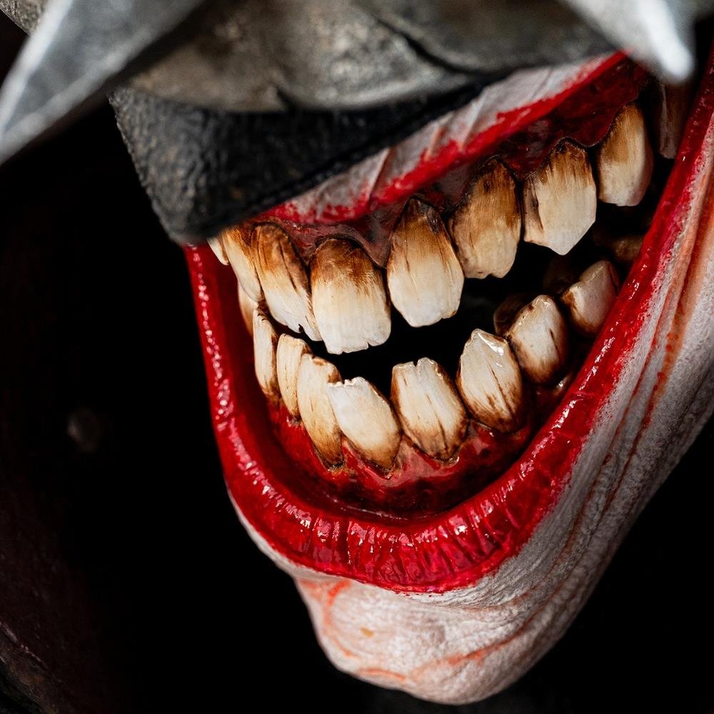 BATMAN WHO LAUGHS MASK - BATMAN - 1/1 SCALE STATUE - 51CM - PUREARTS - Imagen 6