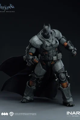 BATMAN (XE SUIT) – BATMAN ARKHAM ORIGINS – FIGURA 1/12 18,4 CM – INART